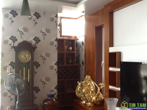 cách làm sạch giấy dán tường