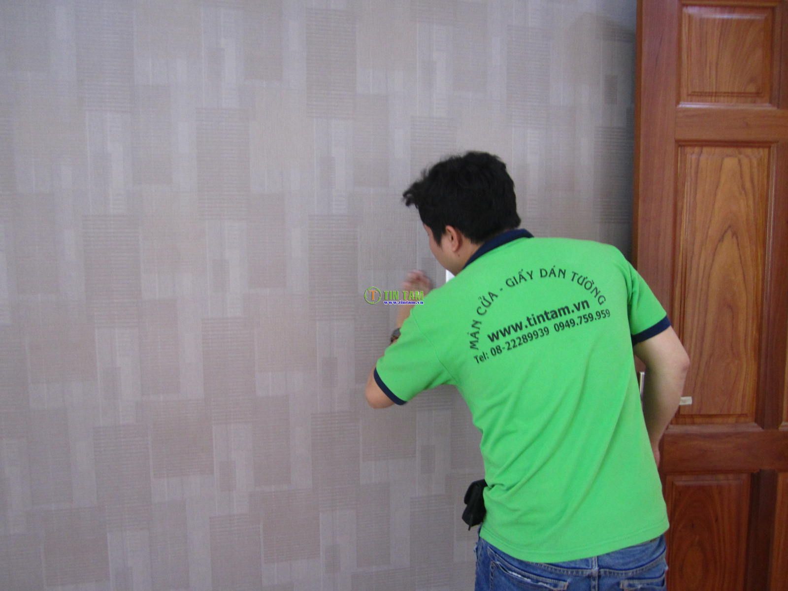 thi cong giay dan tuong re