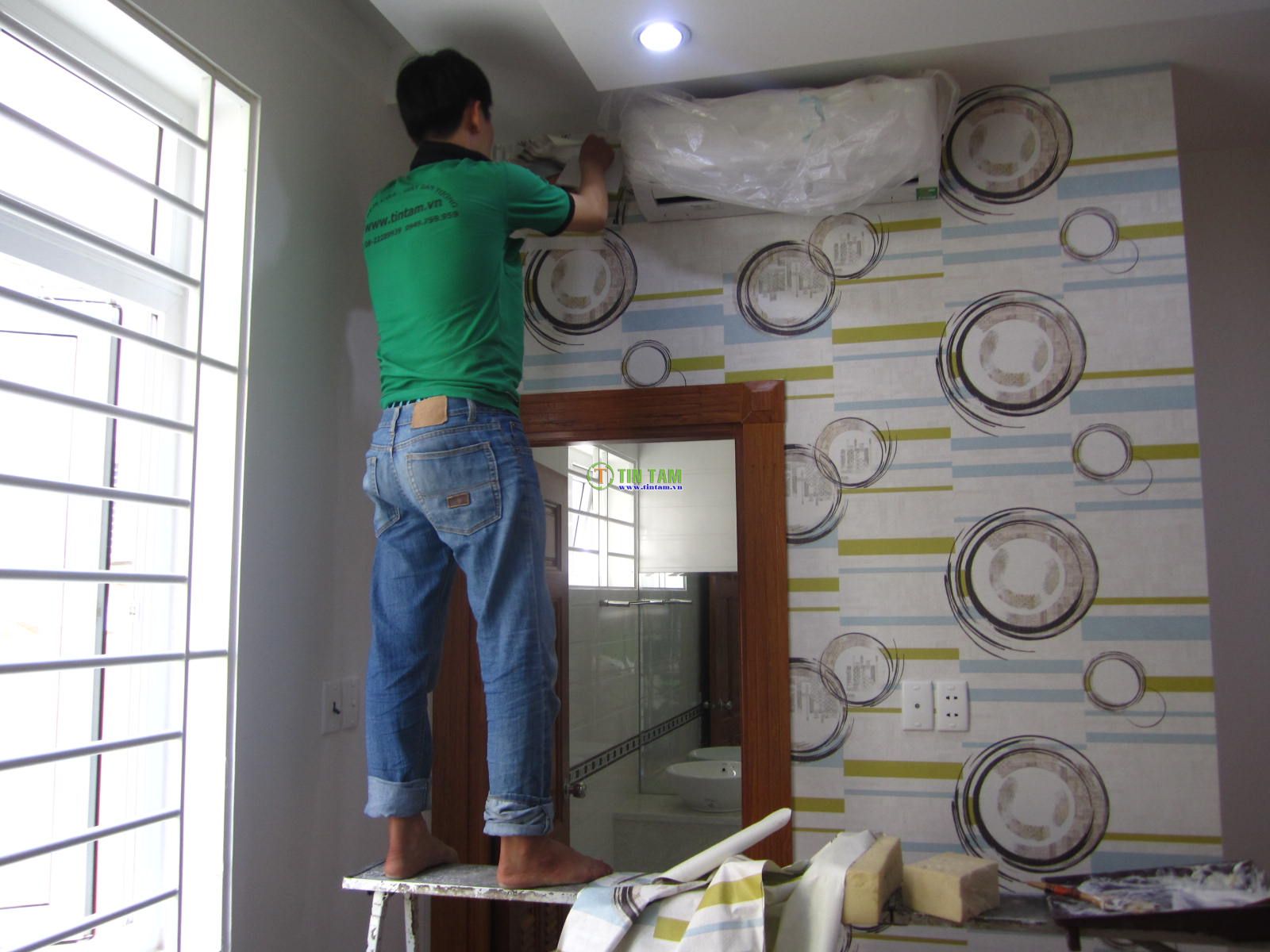 thi công giấy dán tường giá rẻ 1