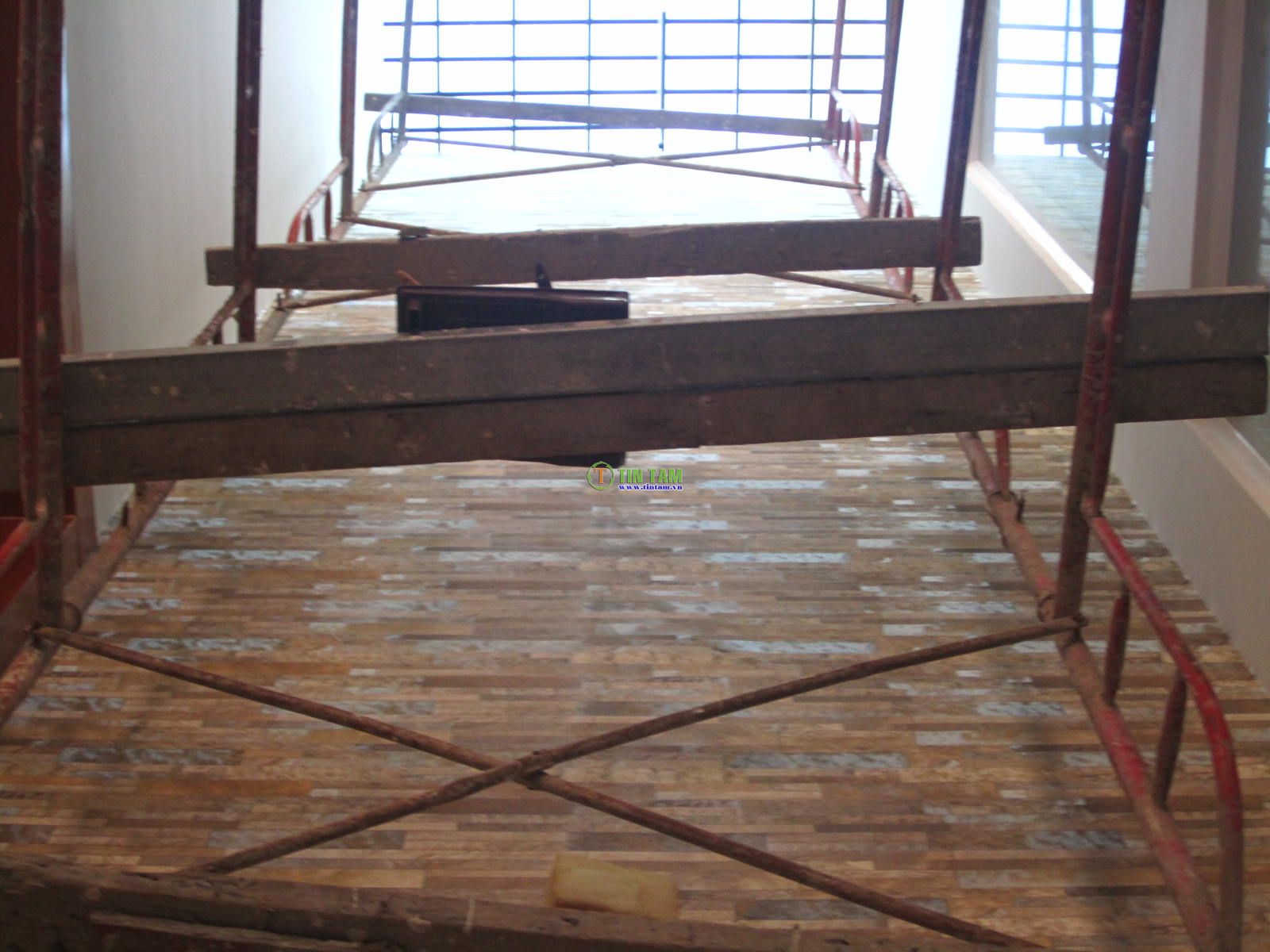 thi công giấy dán tường giá rẻ