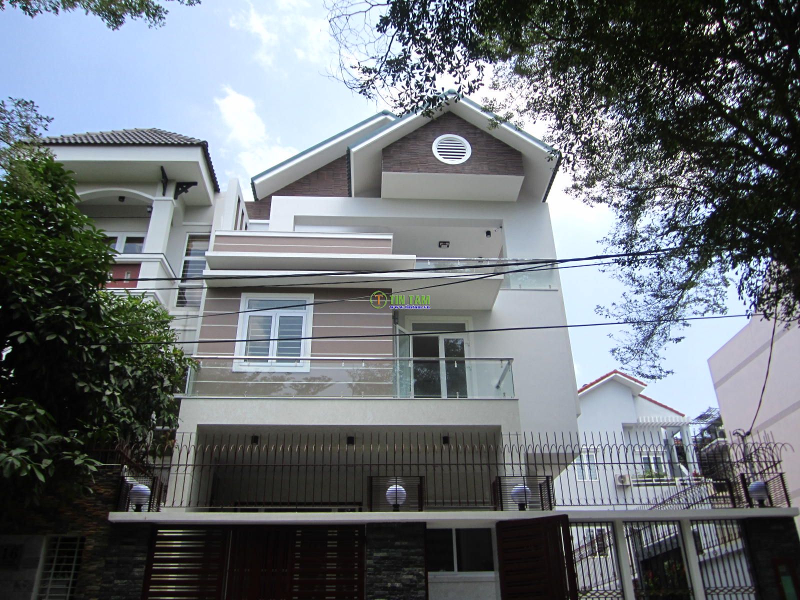 thi công giấy dán tường giá rẻ